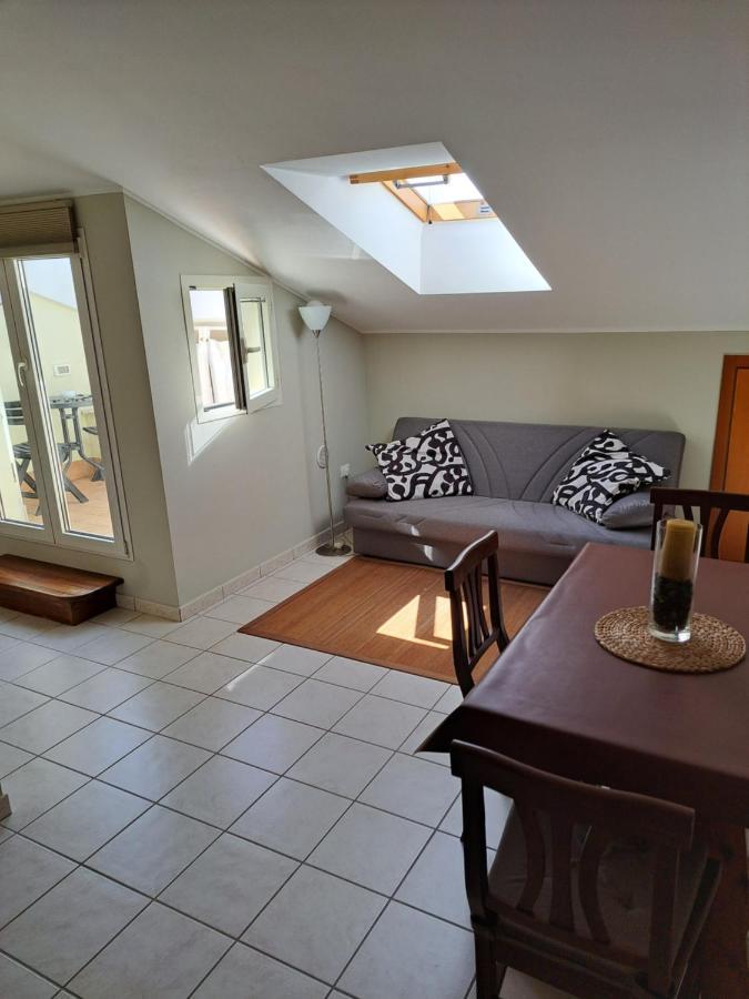 Appartement Mansarda Di Grazy à Citta Sant'Angelo Extérieur photo